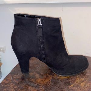 Cute black short heeled boots! Size 9 1/2 medium